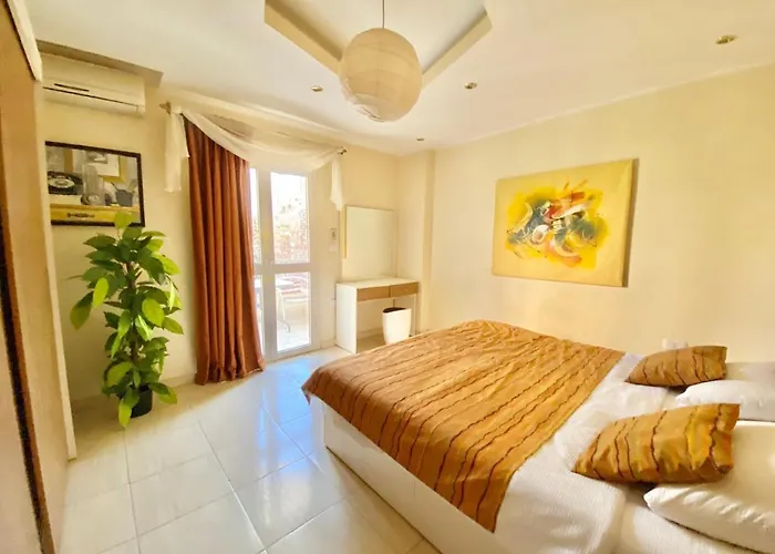 Rita House Sea View. Center *