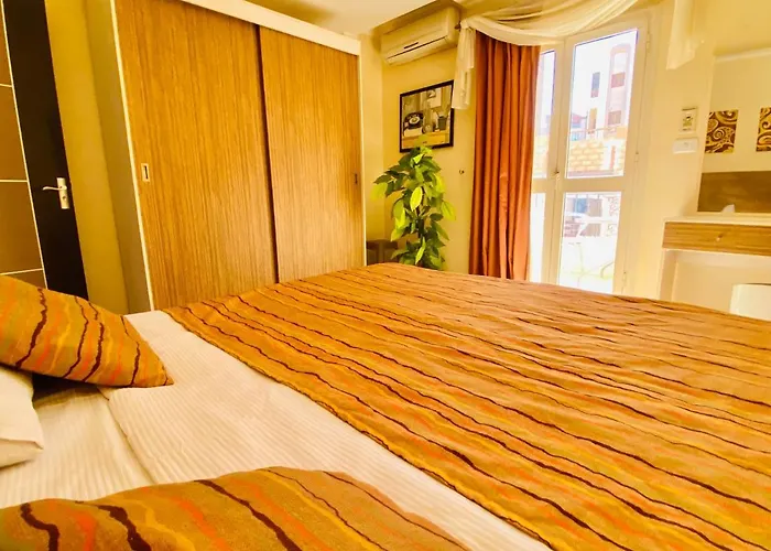 Rita House Sea View. Center Apartman Gurdaka